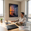 Pôr do sol se transformando em noite estrelada com lua cheia sobre lago e barco de madeira, quadro decorativo