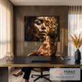 Quadro Decorativo Grande Rosto Feminino para Sala Dourado | quadros decorativos | rosto feminino dourado com olhos fechados coberto por folha de ouro craquelada | em ambiente 2 | Porao dos Quadros