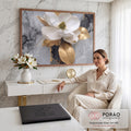 Quadro Decorativo Grande Magnólia Branca para Sala Branco | quadros decorativos | magnólia branca com centro e folhas douradas sobre fundo de mármore cinza e preto | em ambiente 2 | Porao dos Quadros