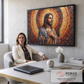 Jesus Cristo em mosaico de pastilhas, mão no peito, círculos dourados e terracota ao fundo, quadro decorativo
