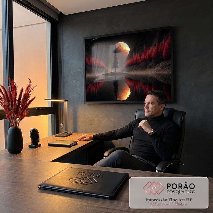 Quadro Decorativo Grande Lua Dourada para Sala Preto | quadros decorativos | lua dourada e avermelhada entre montanhas com pinheiros vermelhos refletidos no lago | em ambiente 2 | Porao dos Quadros