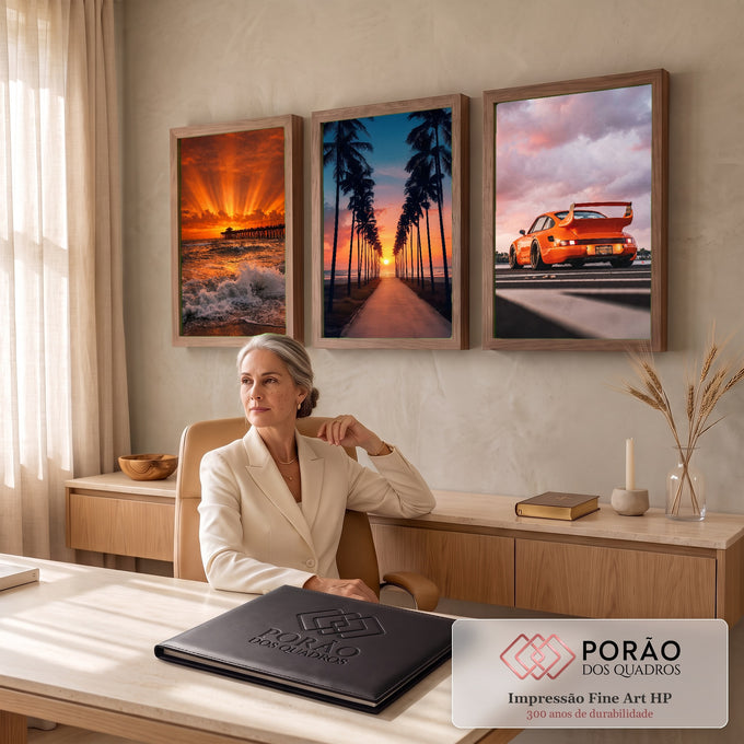 Quadro Decorativo Kit 3 Telas Pôr do Sol Carro para Sala | quadros decorativos | tríptico com pôr do sol na praia, palmeiras e carro esportivo laranja ao entardecer | em ambiente 2 | Porao dos Quadros