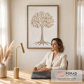 Quadro Decorativo Grande Árvore em Relevo para Sala Bege | quadros decorativos | árvore esculpida em relevo com folhas bege e douradas sobre fundo texturizado claro | em ambiente 2 | Porao dos Quadros