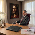 Quadro Decorativo Grande Retrato de Jesus para Sala Marrom | quadros decorativos para sala | retrato de Jesus Cristo com manto vermelho e olhar sereno em óleo clássico | em Quadros para Sala | Porao dos Quadros