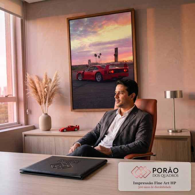 Ferrari F40 vermelha de traseira sob céu rosa de pôr do sol com palmeiras, quadro decorativo