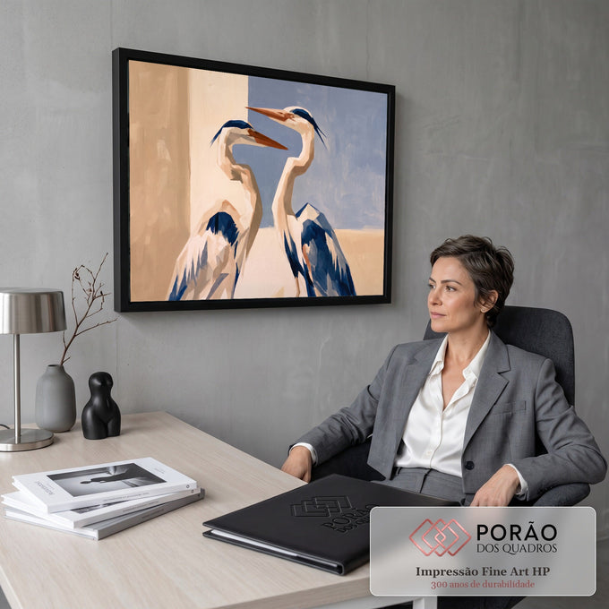 Quadro Decorativo Grande Duas Garças para Sala Azul | quadros decorativos | duas garças brancas e azuis com bicos laranja entrelaçando os pescoços | em ambiente 2 | Porao dos Quadros
