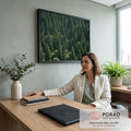Quadro Decorativo Grande Floresta de Pinheiros para Sala | quadros decorativos | vista aérea de floresta densa de pinheiros verdes com pequena figura solitária de branco | em ambiente 2 | Porao dos Quadros