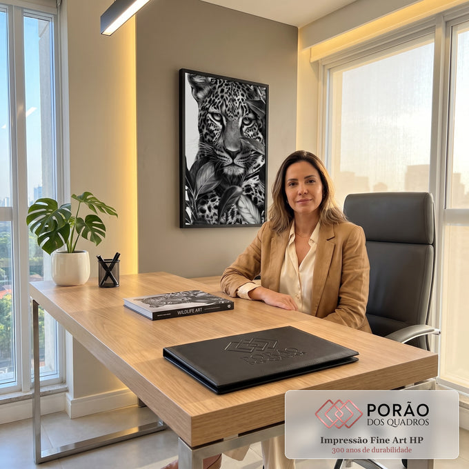 Quadro Decorativo Leopardo em Preto e Branco com Folhagem em escritorio moderno - quadros decorativos para sala