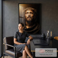 Quadro Decorativo Grande Jesus Cristo para Sala Preto | quadros decorativos | retrato de Jesus Cristo com coroa de espinhos e sangue na testa, fundo escuro com luz dourada | em ambiente 2 | Porao dos Quadros