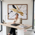 Quadro Decorativo Grande Abstrato e Preto para Sala Dourado | quadros decorativos | pintura abstrata com faixa dourada, respingos pretos e linhas finas sobre fundo branco | em ambiente 2 | Porao dos Quadros
