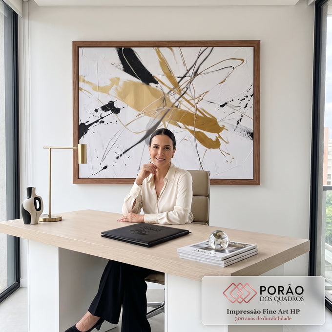 Quadro Decorativo Grande Abstrato e Preto para Sala Dourado | quadros decorativos | pintura abstrata com faixa dourada, respingos pretos e linhas finas sobre fundo branco | em ambiente 2 | Porao dos Quadros