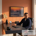 Quadro Decorativo Grande Kitesurf ao Pôr do Sol para Sala | quadros decorativos | kitesurfista em silhueta saltando sobre o mar ao pôr do sol laranja intenso | em ambiente 2 | Porao dos Quadros