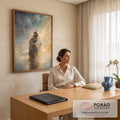Quadro Decorativo Grande Jesus Abraçando Dourado para Sala | quadros decorativos | Jesus abraçando uma pessoa em manto escuro, fundo abstrato azul e dourado | em ambiente 2 | Porao dos Quadros
