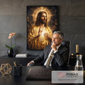 Quadro Decorativo Grande Jesus Cristo Halo Dourado para Sala | quadros decorativos | Jesus Cristo com mãos erguidas emanando luz dourada e halo sagrado | em ambiente 2 | Porao dos Quadros