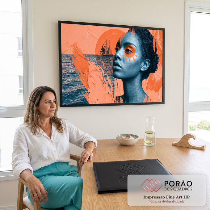 Retrato de mulher negra em azul com sol laranja pintado no olho e veleiro no mar, quadro decorativo