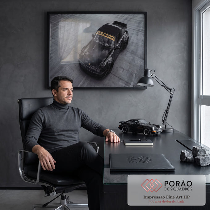 Porsche 911 Rauh-Welt preto widebody visto de cima sobre piso de concreto cinza, quadro decorativo