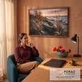 Quadro Decorativo Grande Barco de Madeira Marrom para Sala | quadros decorativos | barco de madeira antigo na praia entre capim dourado ao pôr do sol | em ambiente 2 | Porao dos Quadros