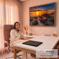 Quadro Decorativo Grande Barco Vermelho para Sala Laranja | quadros decorativos | barco de madeira vermelho encalhado numa praia de pedras ao pôr do sol | em ambiente 2 | Porao dos Quadros