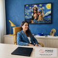 Quadro Decorativo Grande Mona Lisa para Sala Azul | quadros decorativos | Mona Lisa e Moça do Brinco de Pérola com óculos escuros sobre fundo Noite Estrelada | em ambiente 2 | Porao dos Quadros