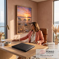 Praia ao pôr do sol com guarda-sóis, espreguiçadeiras, estrela-do-mar e garrafa na areia, quadro decorativo