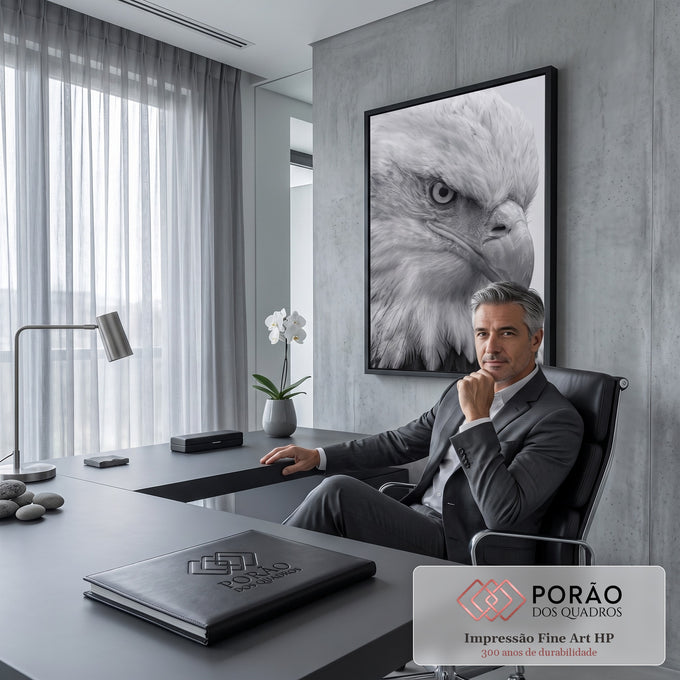 Quadro Decorativo Grande Águia e Branco para Sala Preto | quadros decorativos para sala | close-up de águia em preto e branco mostrando olho e bico detalhados | em Quadros para Sala | Porao dos Quadros