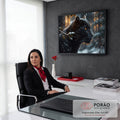 Pantera negra de perfil com olhos âmbar sob a neve na floresta com luz dourada ao fundo, quadro decorativo