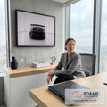 Porsche 911 GT3 fosco de traseira com aerofólio e lanterna vermelha em estúdio branco, quadro decorativo