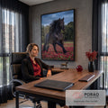 Cavalo preto de crina longa trotando em campo de flores vermelhas sob céu escuro, quadro decorativo
