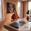 Quadro Decorativo Retrato de Mulher com Lenço Colorido | quadros decorativos | close do rosto de uma mulher com lenço colorido e olhar intenso | em Quadros para Escritorio | Porao dos Quadros