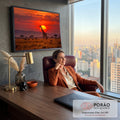 Girafa diante do grande sol vermelho na savana africana com acácias ao fundo, quadro decorativo