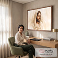 Quadro Decorativo Grande Jesus Cristo Manto Bege para Sala | quadros decorativos | retrato em aquarela de Jesus Cristo com manto bege e olhar sereno | em ambiente 2 | Porao dos Quadros
