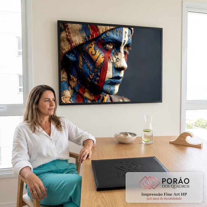 Quadro Decorativo Grande Rosto Tribal para Sala Azul | quadros decorativos | rosto com pintura tribal azul e vermelha, runas douradas e costuras falsas | em ambiente 2 | Porao dos Quadros