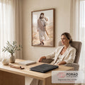 Quadro Decorativo Grande Bom Pastor para Sala Bege | quadros decorativos | figura de costas carregando cordeiro nos ombros em deserto geométrico bege e branco | em ambiente 2 | Porao dos Quadros