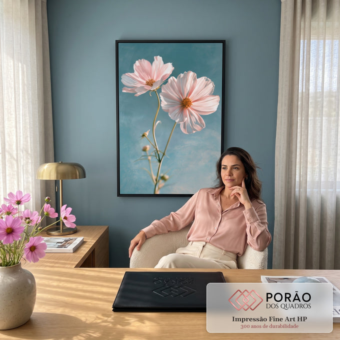 Quadro Decorativo Flores Cosmos Rosa em Fundo Azul Petróleo | quadros decorativos | duas flores cosmos rosa e branca com centro amarelo sobre fundo azul petróleo | em Quadros para Quarto | Porao dos Quadros