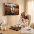 Cavalo branco trotando em trilha de campo dourado ao pôr do sol, fotografia artística, quadro decorativo