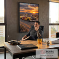 Carro antigo amarelo rústico com motor à mostra na estrada do deserto ao pôr do sol, quadro decorativo