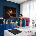 Quadro Decorativo Grande Carro Automotivo para Sala | quadros decorativos | carro esportivo laranja metálico visto de trás com aerofólio e luz lateral forte | em ambiente 2 | Porao dos Quadros