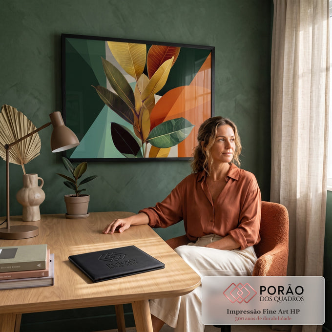 Ramo de ficus com folhas verdes, amarelas e terracota sobre fundo geométrico, quadro decorativo