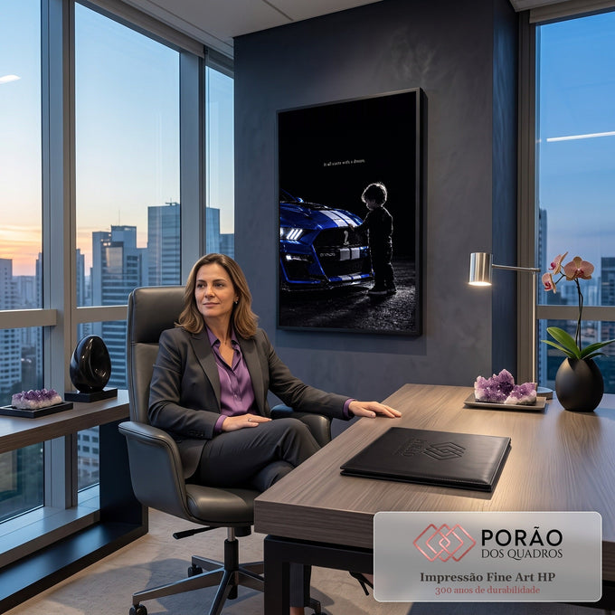 Quadro Decorativo Grande Criança Observando para Sala Preto | quadros decorativos | criança em silhueta tocando capô de carro esportivo azul no escuro | em ambiente 2 | Porao dos Quadros