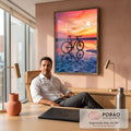 Mountain bike em silhueta refletida em salina sob pôr do sol rosa e laranja com pássaros, quadro decorativo