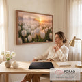 Quadro Decorativo Grande Campo de Tulipas para Sala Branco | quadros decorativos | campo de tulipas brancas com orvalho ao nascer do sol entre névoa | em ambiente 2 | Porao dos Quadros