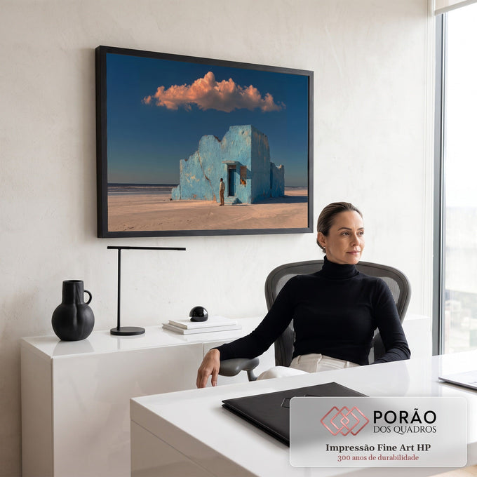 Quadro Decorativo Grande Casa na Praia para Sala Azul | quadros decorativos | homem observando casa azul desgastada na praia com gato laranja na janela ao entardecer | em ambiente 2 | Porao dos Quadros
