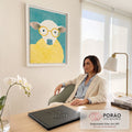 Quadro Decorativo Vaca de Óculos Amarelos em Suéter Amarelo em escritorio moderno - quadros decorativos para sala