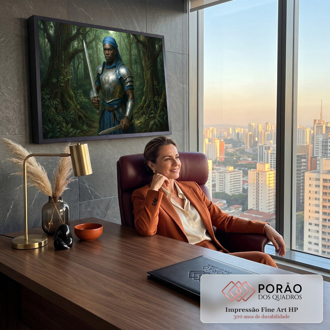 Ogum guerreiro de armadura prateada e turbante azul com duas espadas na floresta verde, quadro decorativo