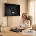 Quadro Decorativo Grande Carro Preto e Branco para Sala | quadros decorativos | carro esportivo preto e branco à noite com cachorro no banco traseiro e motorista ao volante | em ambiente 2 | Porao dos Quadros