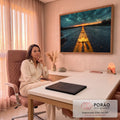 Quadro Decorativo Grande Folha Amarela para Sala Amarelo | quadros decorativos | folha amarela com gotas de chuva sobre faixa de estrada ao entardecer | em ambiente 2 | Porao dos Quadros