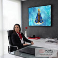 Nossa Senhora Aparecida com coroa dourada e manto azul sobre fundo em aquarela azul, quadro decorativo