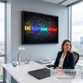 Frase neon Eat Sleep Game Repeat em amarelo, azul, ciano e vermelho sobre parede de tijolos, quadro decorativo