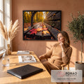 Quadro Decorativo Grande Banco de Madeira para Sala Laranja | quadros decorativos | banco de madeira molhado com folhas coloridas de outono e floresta dourada ao fundo | em ambiente 2 | Porao dos Quadros
