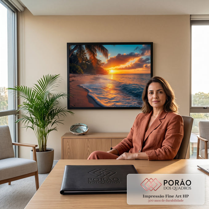 Quadro Decorativo Grande Pôr do Sol Praia para Sala Laranja | quadros decorativos | pôr do sol dourado na praia com palmeiras e ondas suaves na areia | em ambiente 2 | Porao dos Quadros